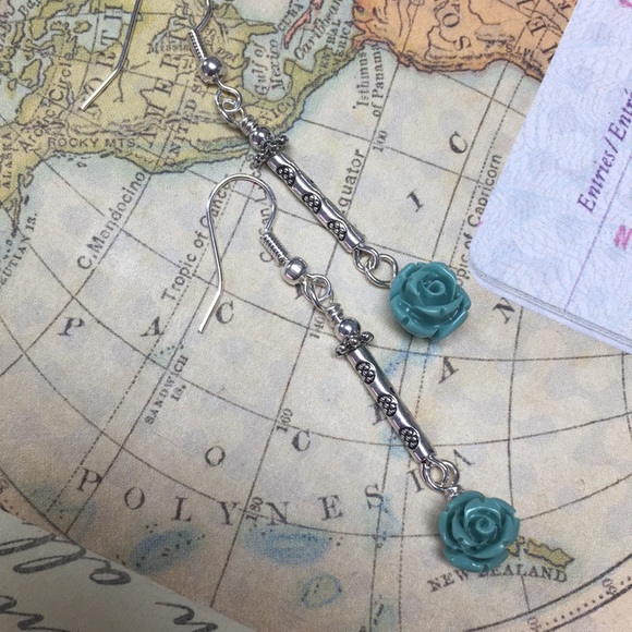 Resin turquoise rose earrings silverplated beads - Picture 2 of 8